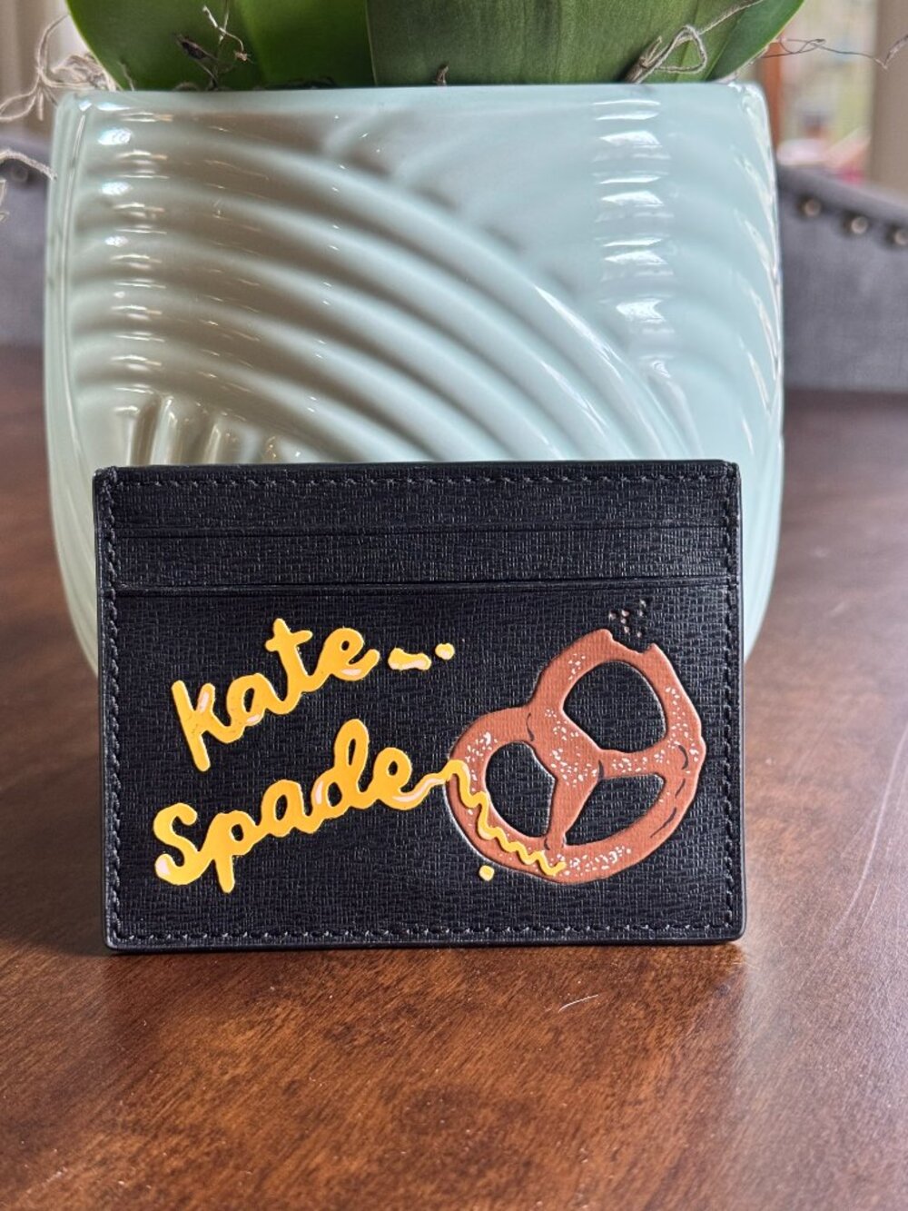 NEW Kate Spade NYC Big Apple Small Slim Card Holder Pretzel Black KJ060